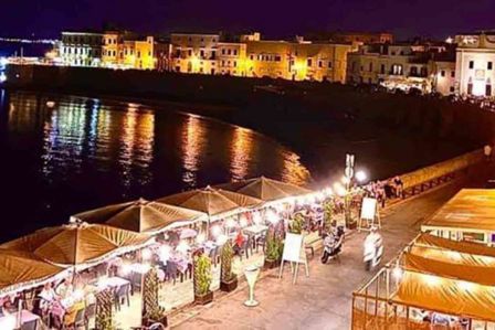 Sequestrati i tavoli del ristorante di Gallipoli. Ma il PM: zelo da Paesi nordici
