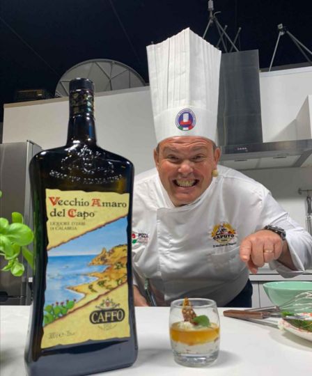 Ricotta e torrone di nocciole, la ricetta del dolce affogato nell’amaro