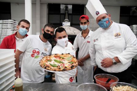 Pizza Village Palermo. Le pizze sono andate a ruba. Letteralmente