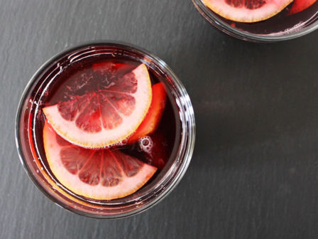 Sangria di Natale: un cocktail insolito per l’aperitivo di Natale e Capodanno