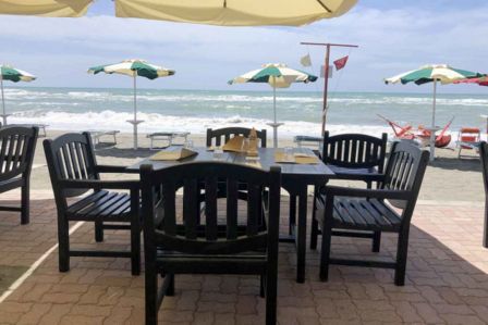 Il Capanno a Ostia con le pizze di Seu e i piatti di mare per l’estate a Roma